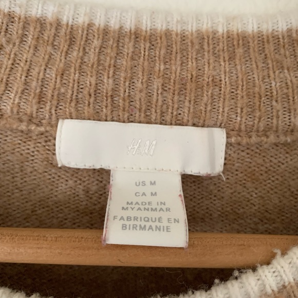 H&M | Mock Neck Tan sweater with White Edges - Picture 5 of 14